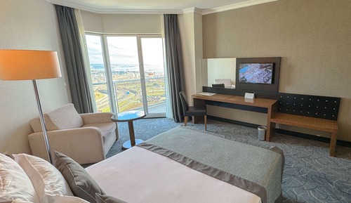 Habitación familiar, varias camas, no fumadores (Sea and City View)