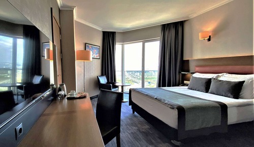 Habitación Deluxe, 1 cama de matrimonio grande, no fumadores (Sea and City View)
