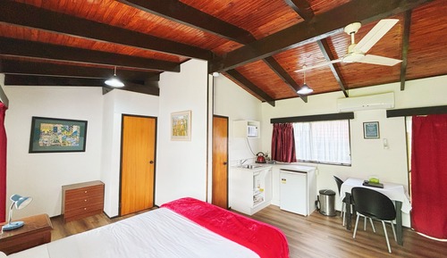 Habitación con 1 cama doble o 2 individuales, varias camas