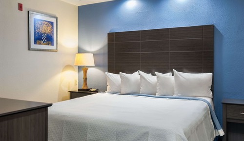 Suite, varias camas, ducha adaptada (2 Queen Beds, Mobility Accessible)