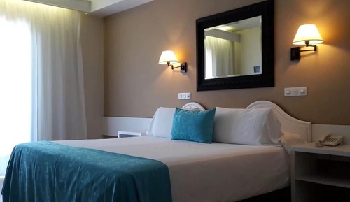 Habitación básica, balcón (Avenue)