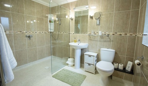 Habitación superior con 1 cama doble o 2 individuales