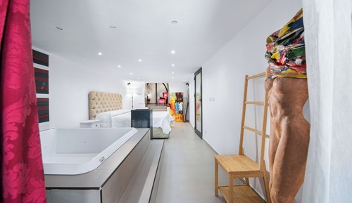 Exclusive Suite Jetted Tub, Pool Access