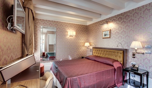 Habitación clásica con 1 cama doble o 2 individuales, vistas al canal
