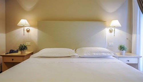 Habitación Confort con 1 cama doble o 2 individuales, 1 cama de matrimonio grande