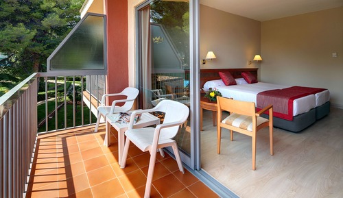 Habitación doble, balcón, vistas parciales al mar (1 adult)