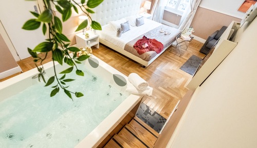 Suite, bañera de hidromasaje (Breakfast at Navona Street Hotel)