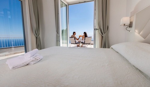 Superior King Room with Spa Bath and Terrace