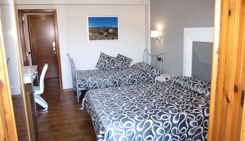 Habitación triple estándar, balcón