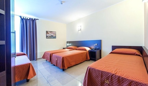 Habitación estándar con 1 cama doble o 2 individuales, terraza