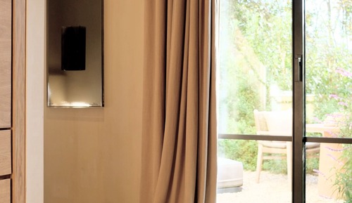 Suite junior, 1 cama de matrimonio grande, terraza, vistas al jardín