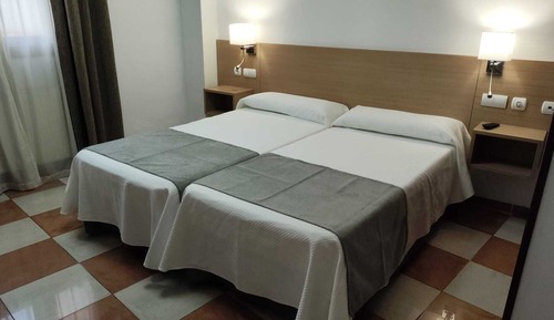Habitación con 2 camas individuales