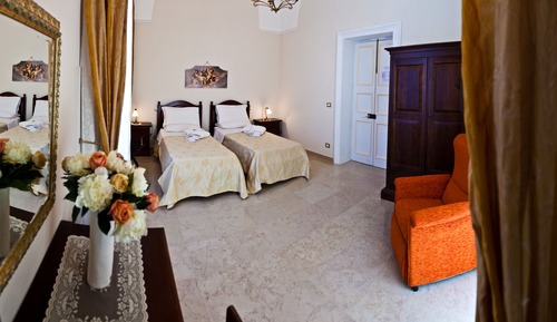 Habitación clásica con 1 cama doble o 2 individuales, baño privado (external)