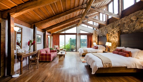 Habitación superior, varias camas, vistas al jardín (Quetzal)