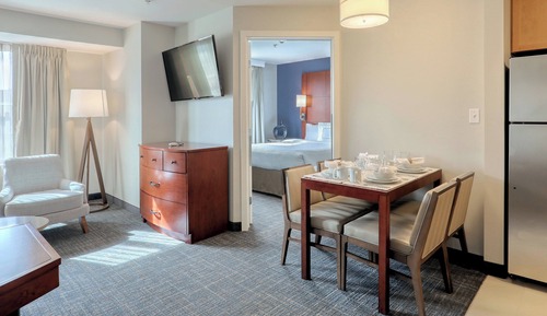 Suite, 2 habitaciones, no fumadores (Mobility/Hearing Access, Roll-in Shwr)