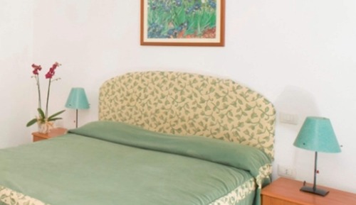 Habitación con 1 cama doble o 2 individuales, vistas al jardín, en edificio anexo