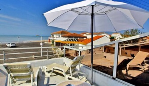 Habitación con 1 cama doble o 2 individuales, junto a la playa