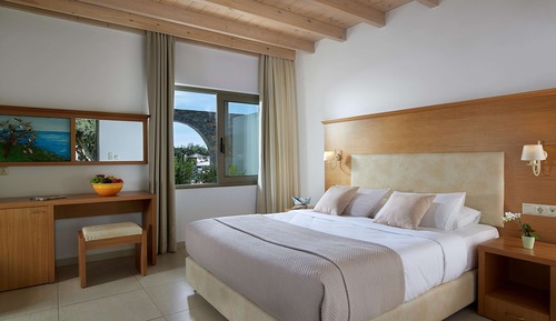Habitación triple Deluxe, vistas al jardín