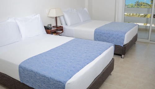 Habitación estándar, 1 cama doble o 2 individuales (2 adultos 1 niño)