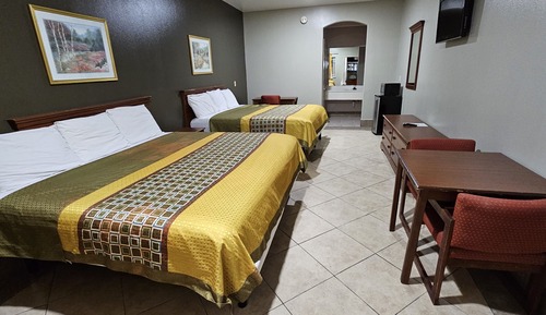 Habitación Deluxe, varias camas, fumadores, frigorífico y microondas