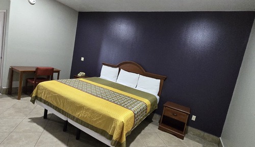 Suite Business, 1 cama de matrimonio grande, no fumadores, frigorífico y microondas