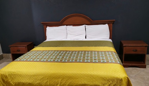 Suite Business, 1 cama de matrimonio grande, fumadores, frigorífico y microondas