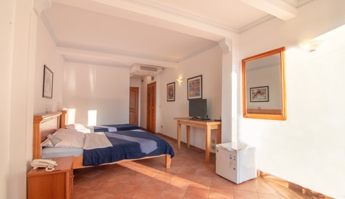 Habitación triple estándar, balcón