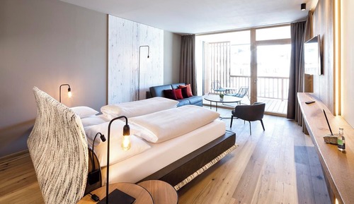 Estudio superior, 1 cama de matrimonio grande con sofá cama, vistas a la montaña