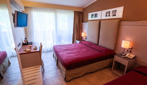 Habitación superior con 1 cama doble o 2 individuales