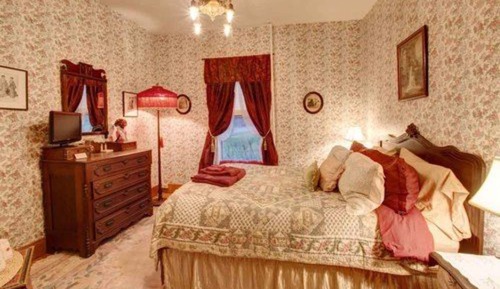 Mauve Room