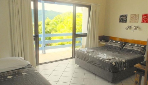 Estudio, vistas al mar (Ocean Breeze )