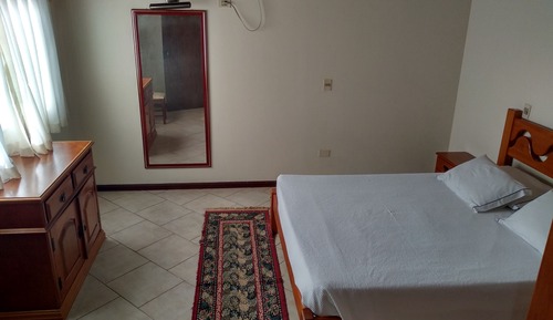 Habitación de luna de miel con 1 cama doble o 2 individuales, 1 cama de matrimonio, vistas al jardín