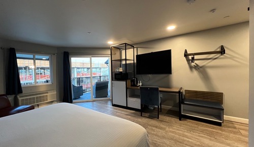 Classic King - Private Balcony