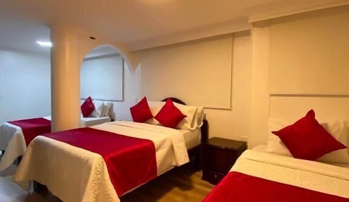 Habitación cuádruple, varias camas