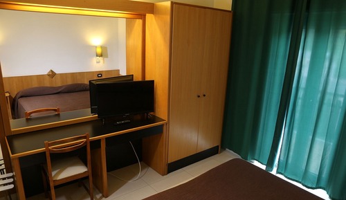 Habitación estándar con 1 cama doble o 2 individuales