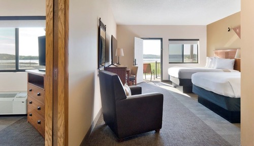 Suite, varias camas, vistas al río (2 Queen 1 King Suite)