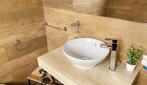 Habitación Confort doble, 1 cama de matrimonio grande, baño privado, en una planta alta