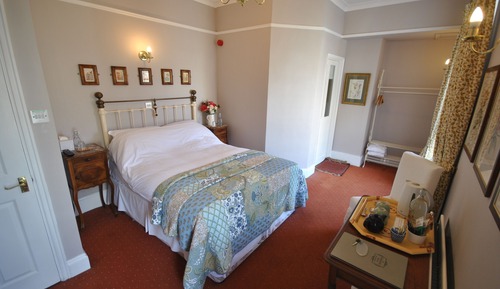 Habitación clásica doble, 1 cama doble, baño privado, vistas al jardín