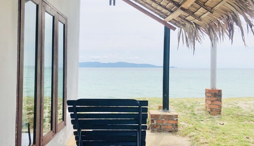 Deluxe Beach Bungalow A/C