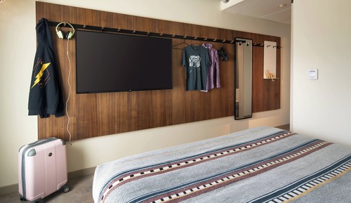 Habitación, 1 cama de matrimonio grande, vistas a la ciudad (Hearing Accessible)