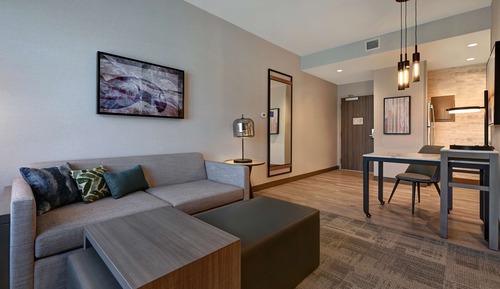 Suite, 2 camas de matrimonio, accesible para personas con discapacidad, bañera (Courtyard View)