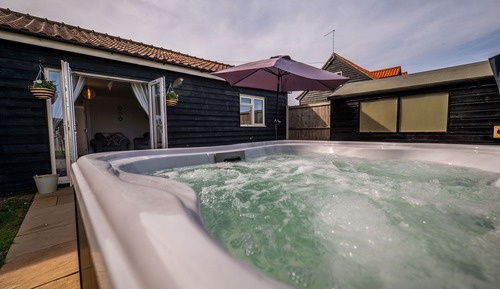 Bungalow de lujo, accesible para personas con discapacidad, baño privado (With Hot Tub)