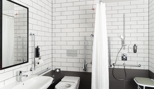 Habitación con 2 camas individuales, baño privado