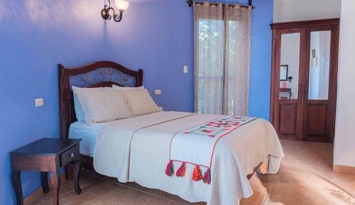 Habitación, vistas al jardín (Lirios #2)
