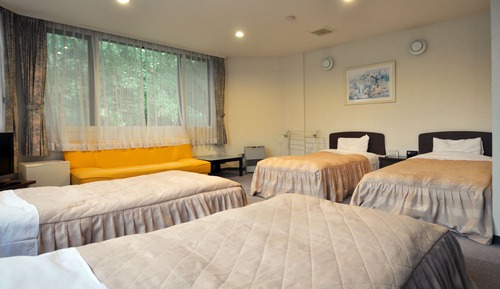 Habitación cuádruple, fumadores (Quartet Room, minimum four people use)