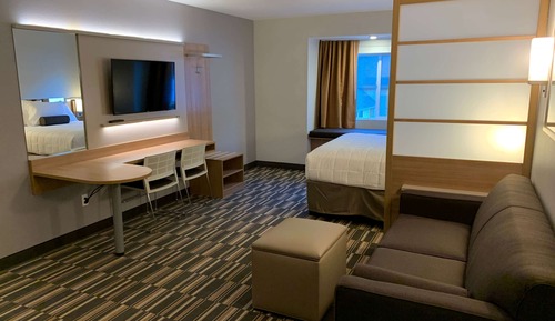 Suite, 1 cama de matrimonio, accesible para personas con discapacidad (Mobility/Hearing Impaired)
