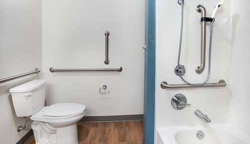 Habitación, 1 cama de matrimonio, accesible para personas con discapacidad (Accessible Tub)