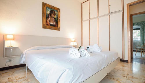 Apartamento familiar, 2 habitaciones, junto a la montaña (Paradiso Al Mare shared pool)