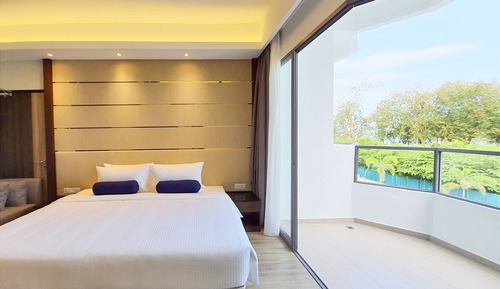 Habitación Deluxe, 1 cama de matrimonio grande, vistas parciales al mar