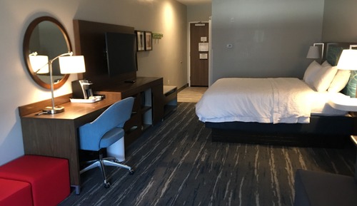 Habitación, 1 cama de matrimonio grande con sofá cama, frigorífico y microondas